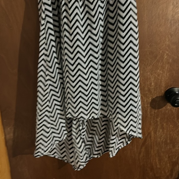 Black and white asymmetric dress - Picture 3 of 4